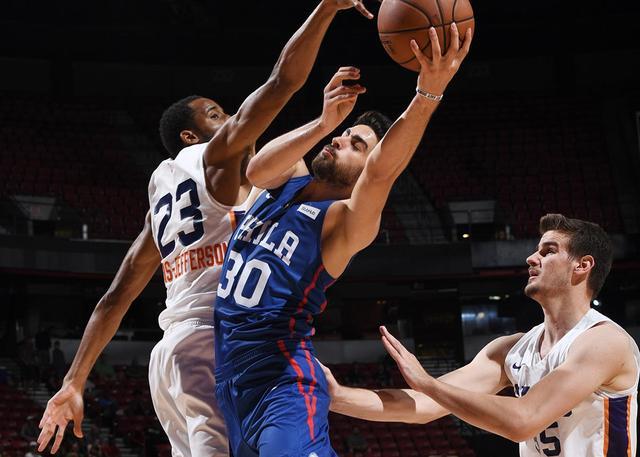  戈贝尔两双掌控禁区，森林狼加时险胜掘金保留悬念