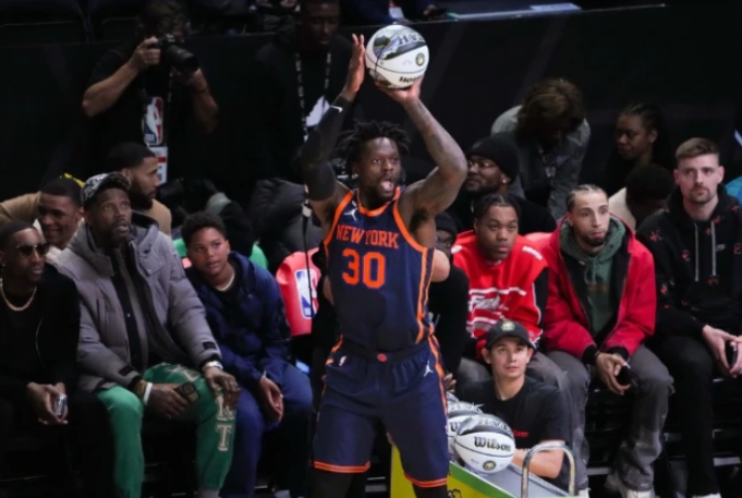  哈利伯顿三分如雨步行者客场大胜魔术登顶